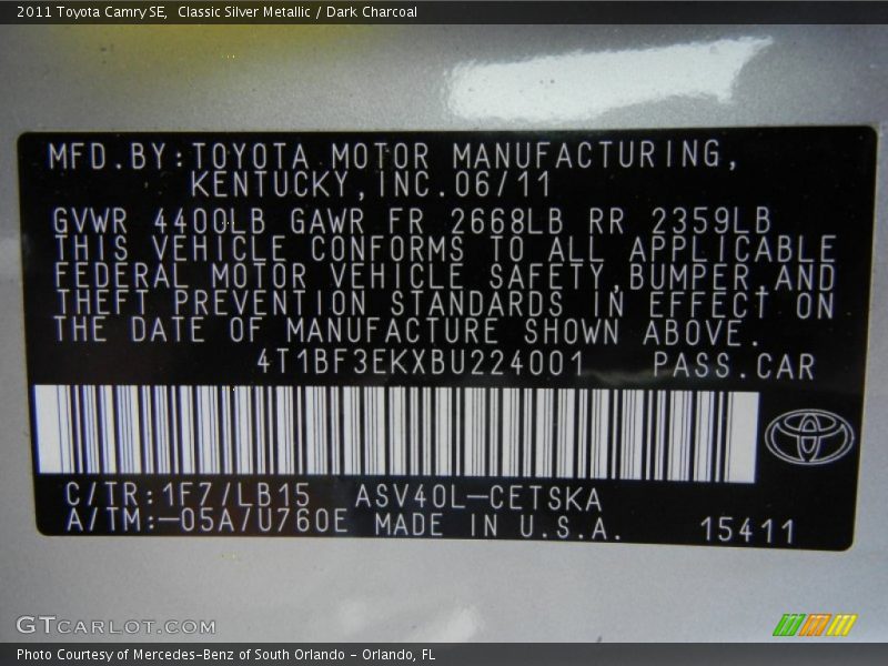 Classic Silver Metallic / Dark Charcoal 2011 Toyota Camry SE
