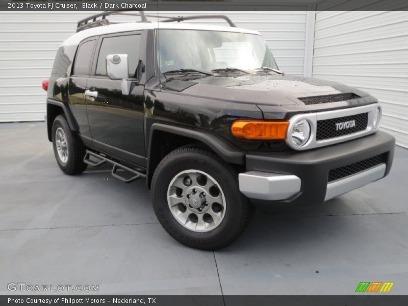 Front 3/4 View of 2013 FJ Cruiser 