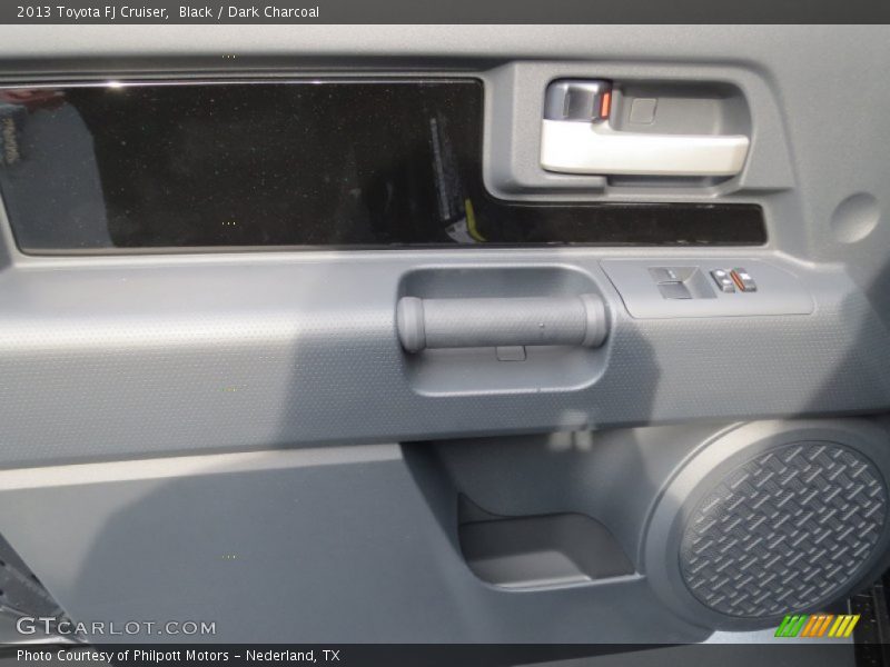 Door Panel of 2013 FJ Cruiser 