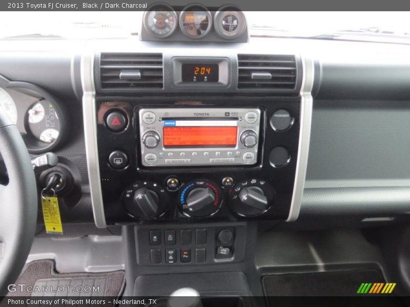 Controls of 2013 FJ Cruiser 