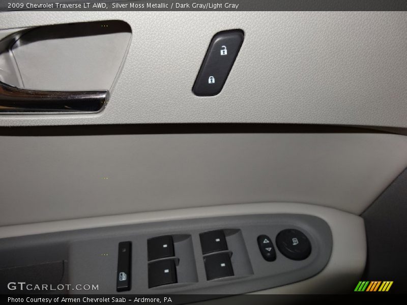 Silver Moss Metallic / Dark Gray/Light Gray 2009 Chevrolet Traverse LT AWD