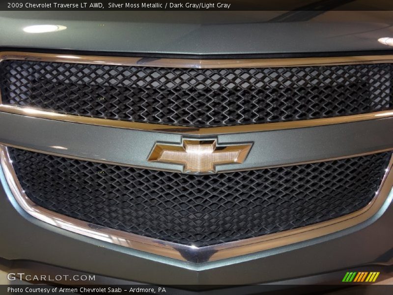 Silver Moss Metallic / Dark Gray/Light Gray 2009 Chevrolet Traverse LT AWD