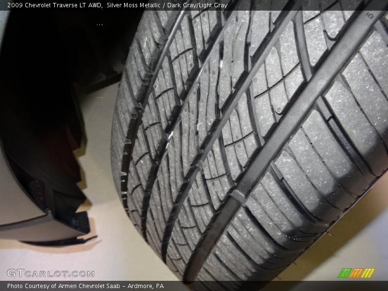 Silver Moss Metallic / Dark Gray/Light Gray 2009 Chevrolet Traverse LT AWD