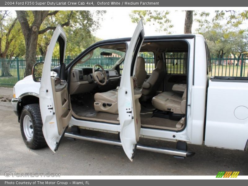 Oxford White / Medium Parchment 2004 Ford F350 Super Duty Lariat Crew Cab 4x4