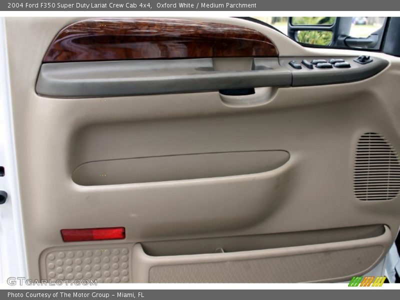 Oxford White / Medium Parchment 2004 Ford F350 Super Duty Lariat Crew Cab 4x4