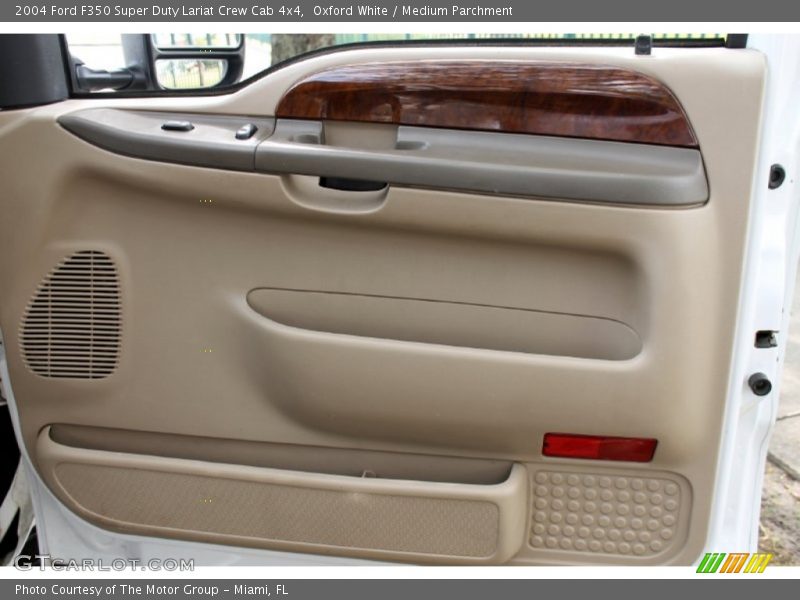 Oxford White / Medium Parchment 2004 Ford F350 Super Duty Lariat Crew Cab 4x4