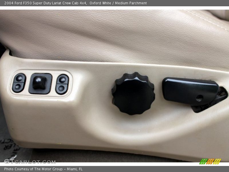 Oxford White / Medium Parchment 2004 Ford F350 Super Duty Lariat Crew Cab 4x4
