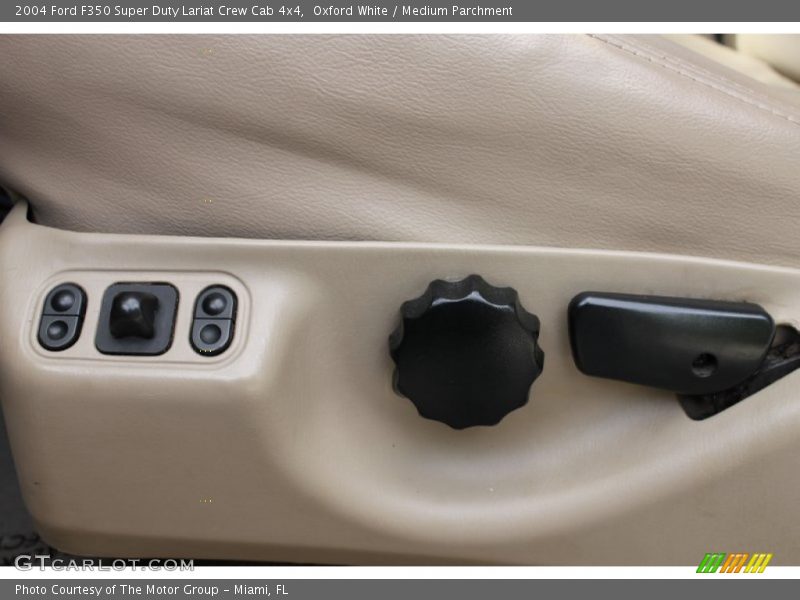 Oxford White / Medium Parchment 2004 Ford F350 Super Duty Lariat Crew Cab 4x4