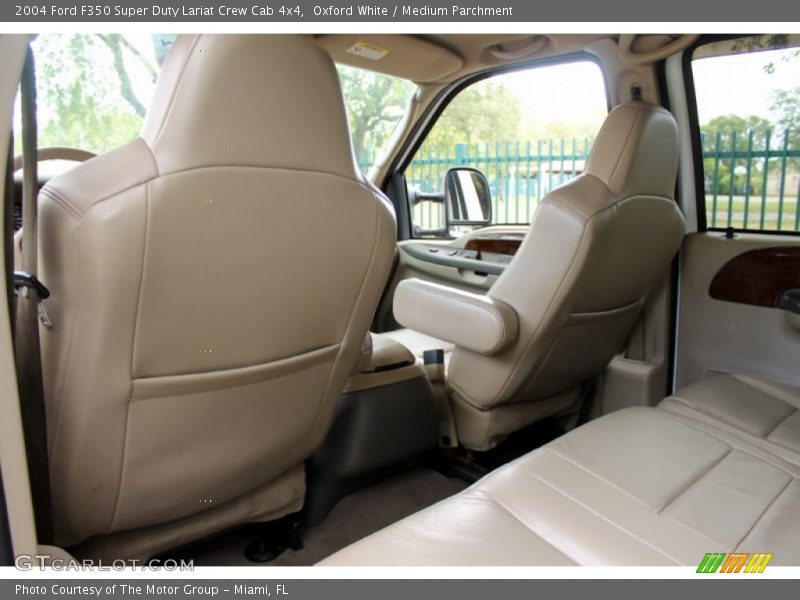 Oxford White / Medium Parchment 2004 Ford F350 Super Duty Lariat Crew Cab 4x4