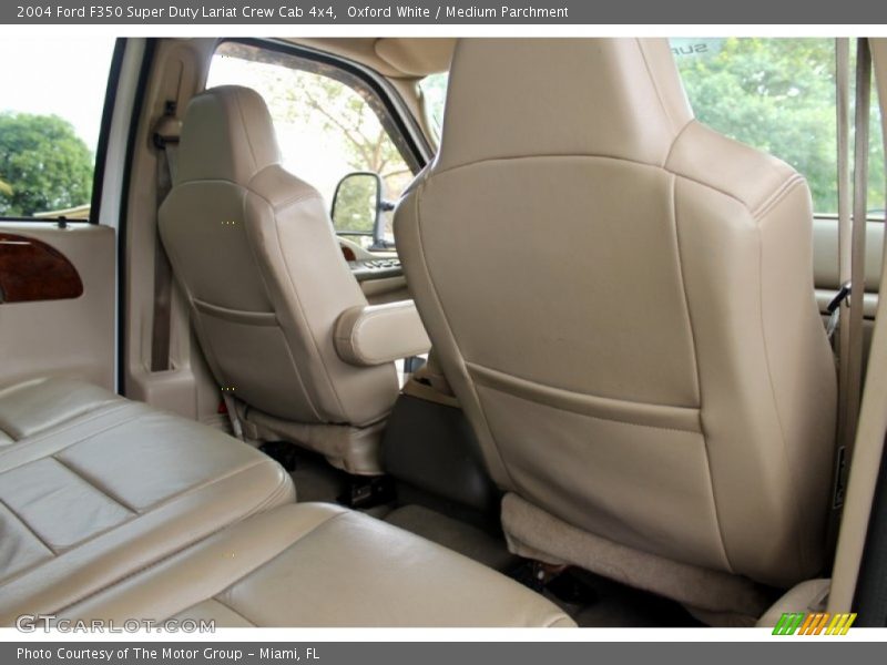Oxford White / Medium Parchment 2004 Ford F350 Super Duty Lariat Crew Cab 4x4
