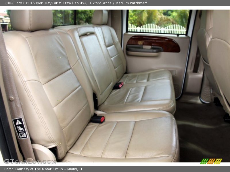 Oxford White / Medium Parchment 2004 Ford F350 Super Duty Lariat Crew Cab 4x4