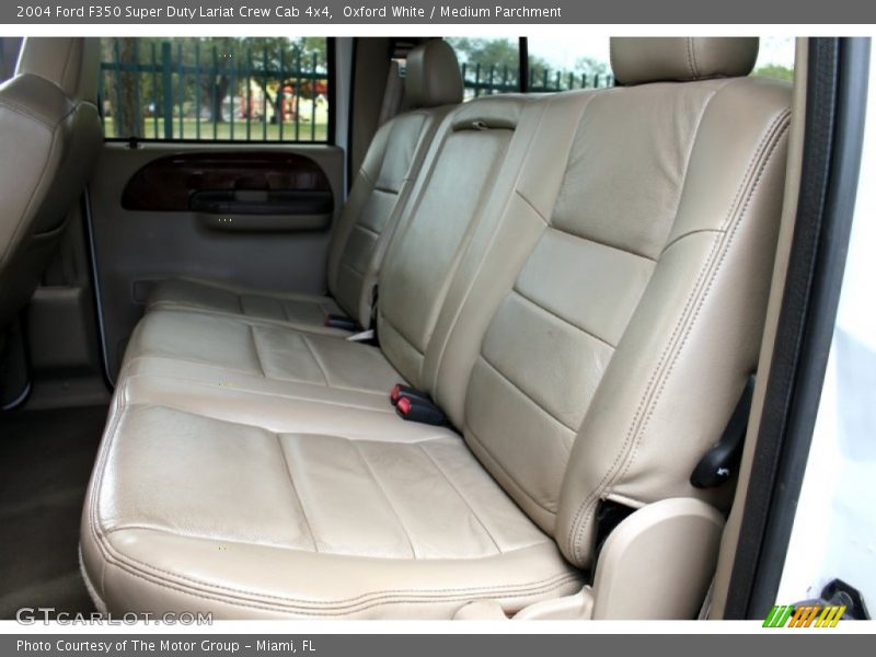 Oxford White / Medium Parchment 2004 Ford F350 Super Duty Lariat Crew Cab 4x4