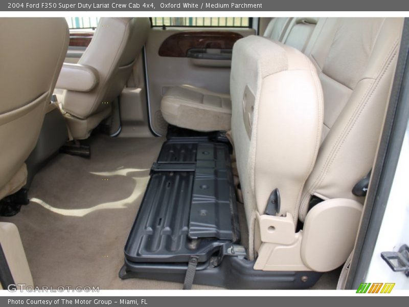 Oxford White / Medium Parchment 2004 Ford F350 Super Duty Lariat Crew Cab 4x4