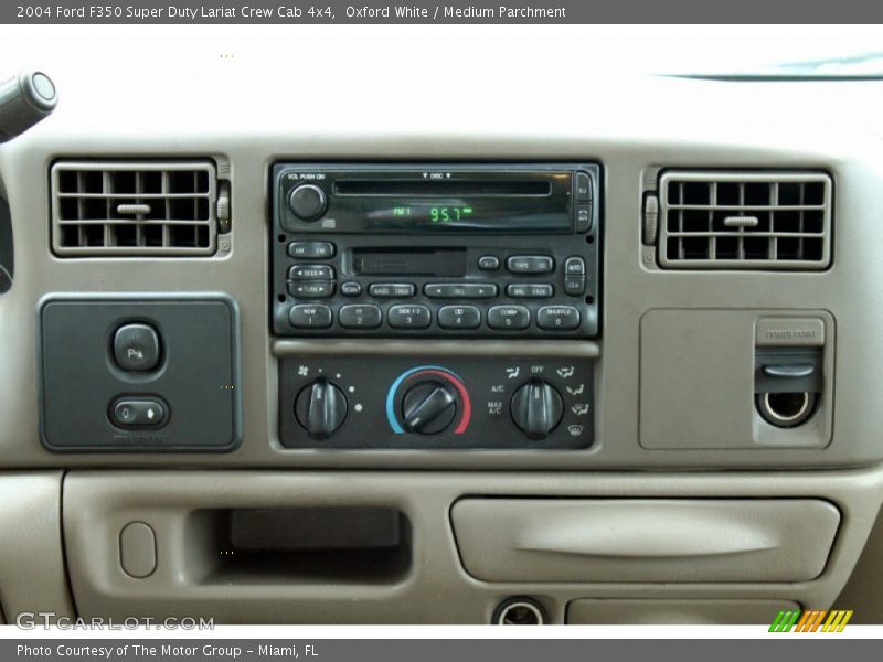 Oxford White / Medium Parchment 2004 Ford F350 Super Duty Lariat Crew Cab 4x4