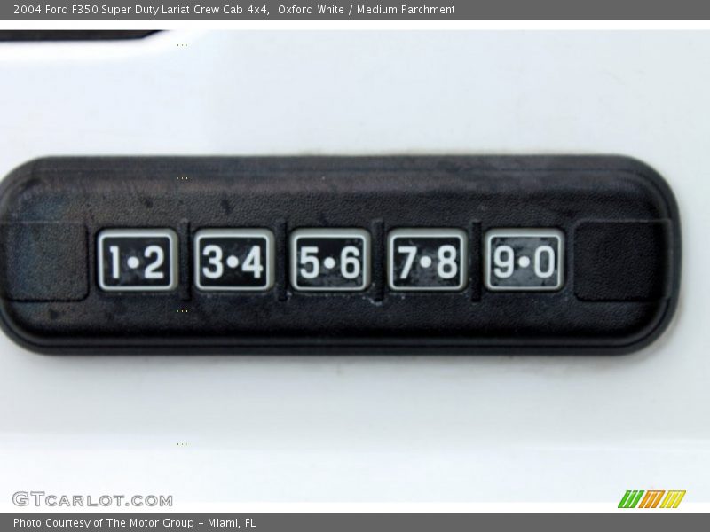 Oxford White / Medium Parchment 2004 Ford F350 Super Duty Lariat Crew Cab 4x4