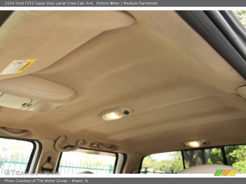 Oxford White / Medium Parchment 2004 Ford F350 Super Duty Lariat Crew Cab 4x4
