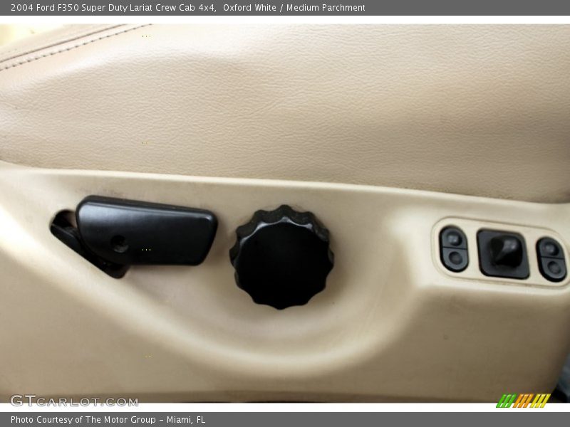 Oxford White / Medium Parchment 2004 Ford F350 Super Duty Lariat Crew Cab 4x4