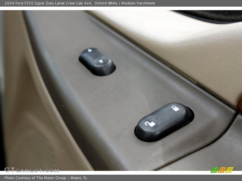 Oxford White / Medium Parchment 2004 Ford F350 Super Duty Lariat Crew Cab 4x4
