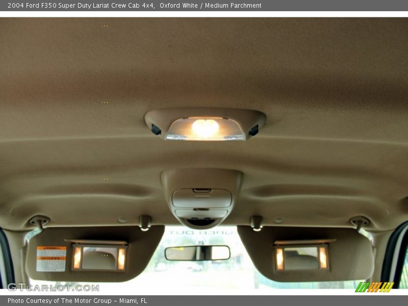 Oxford White / Medium Parchment 2004 Ford F350 Super Duty Lariat Crew Cab 4x4