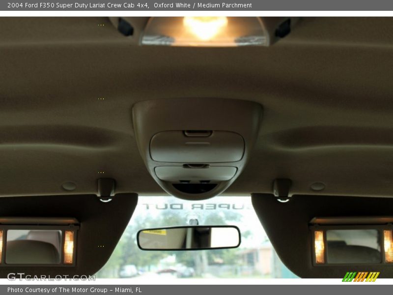 Oxford White / Medium Parchment 2004 Ford F350 Super Duty Lariat Crew Cab 4x4