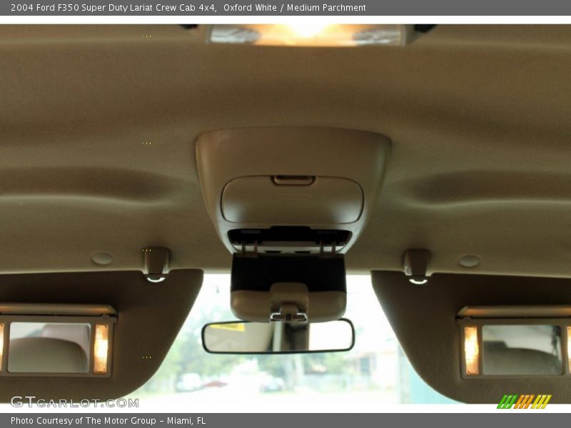 Oxford White / Medium Parchment 2004 Ford F350 Super Duty Lariat Crew Cab 4x4