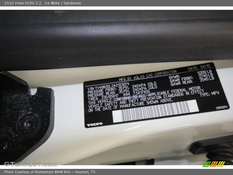 Ice White / Sandstone 2010 Volvo XC60 3.2
