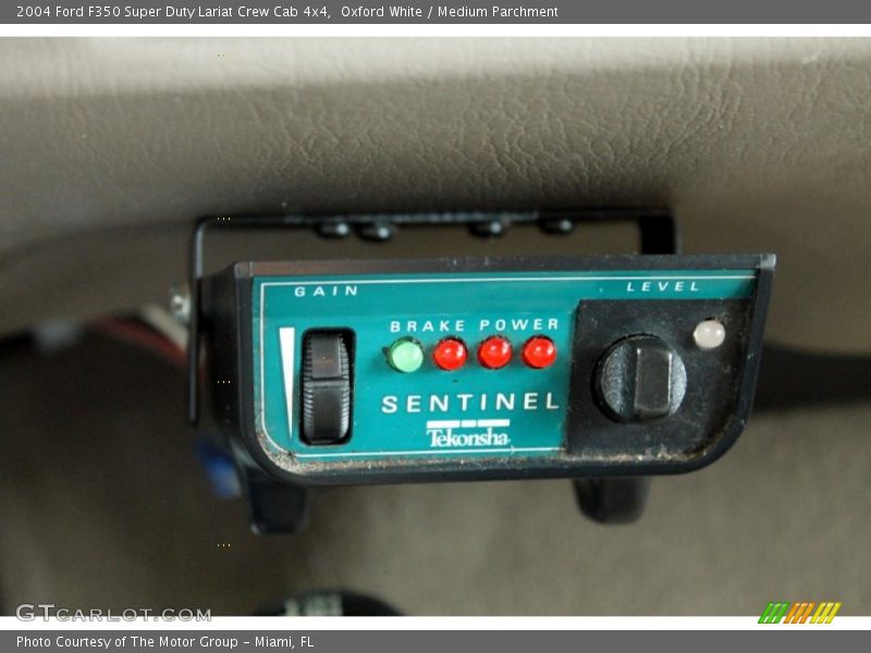 Oxford White / Medium Parchment 2004 Ford F350 Super Duty Lariat Crew Cab 4x4