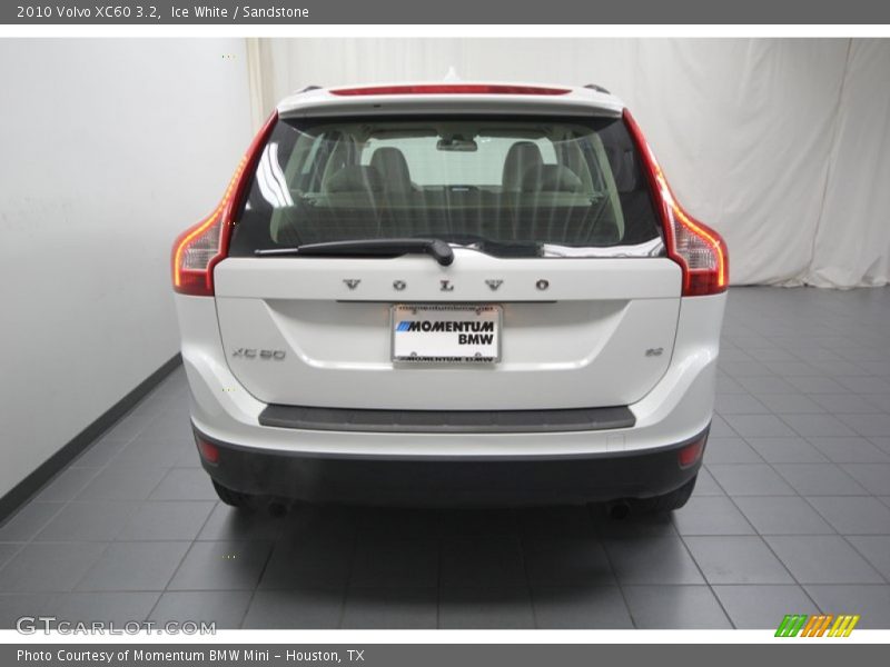Ice White / Sandstone 2010 Volvo XC60 3.2