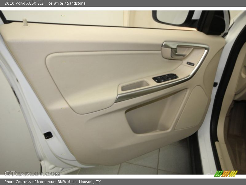 Ice White / Sandstone 2010 Volvo XC60 3.2