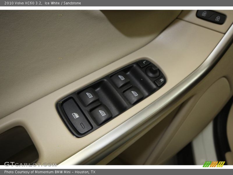 Ice White / Sandstone 2010 Volvo XC60 3.2