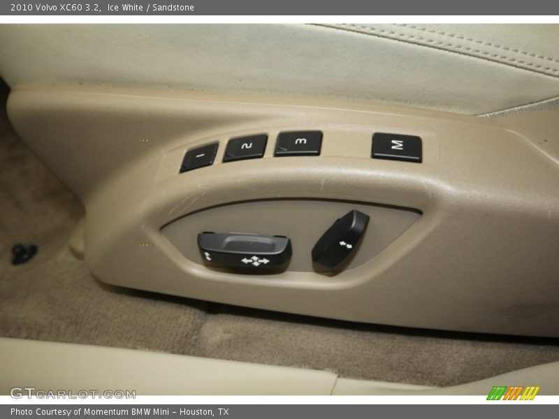 Ice White / Sandstone 2010 Volvo XC60 3.2