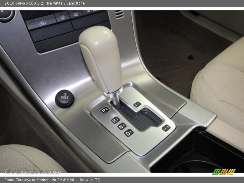 Ice White / Sandstone 2010 Volvo XC60 3.2