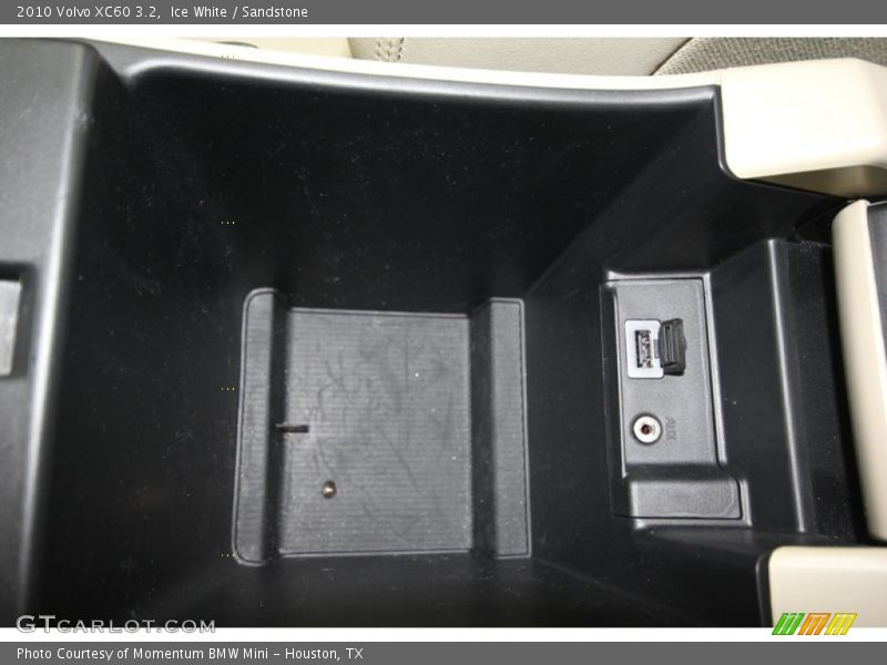 Ice White / Sandstone 2010 Volvo XC60 3.2
