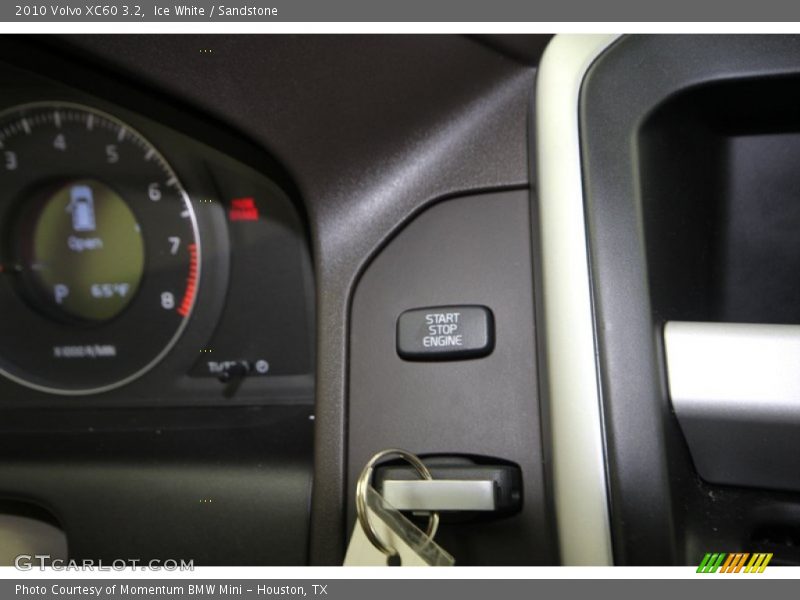 Ice White / Sandstone 2010 Volvo XC60 3.2
