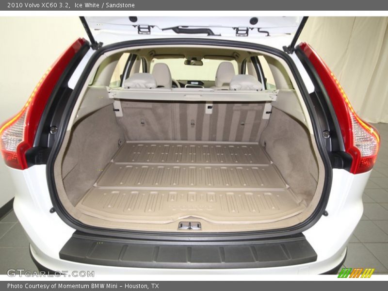 Ice White / Sandstone 2010 Volvo XC60 3.2