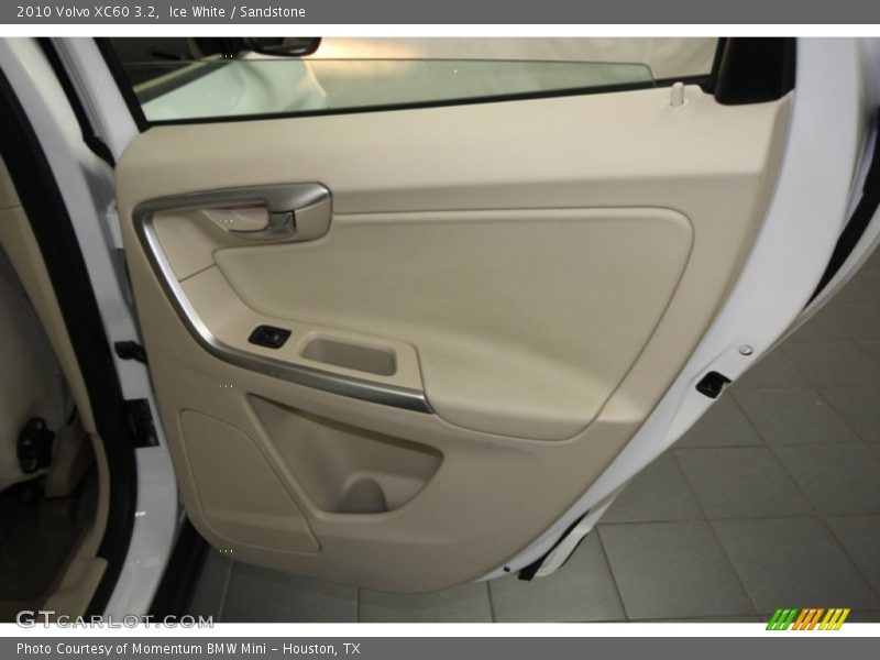 Ice White / Sandstone 2010 Volvo XC60 3.2