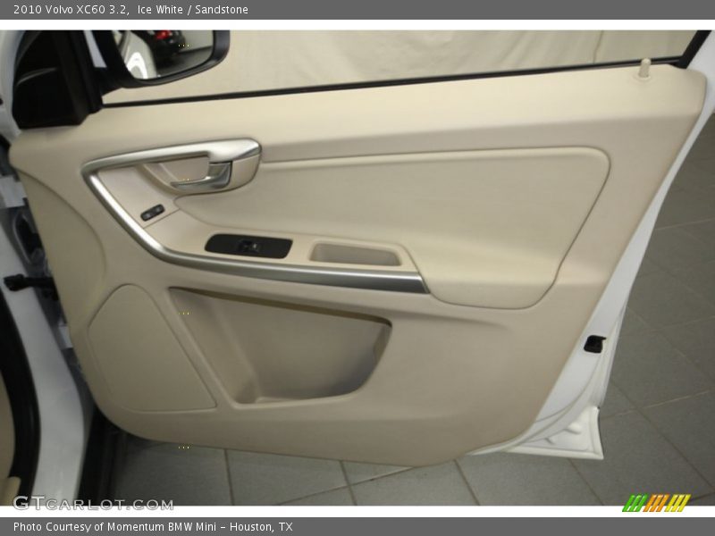 Ice White / Sandstone 2010 Volvo XC60 3.2