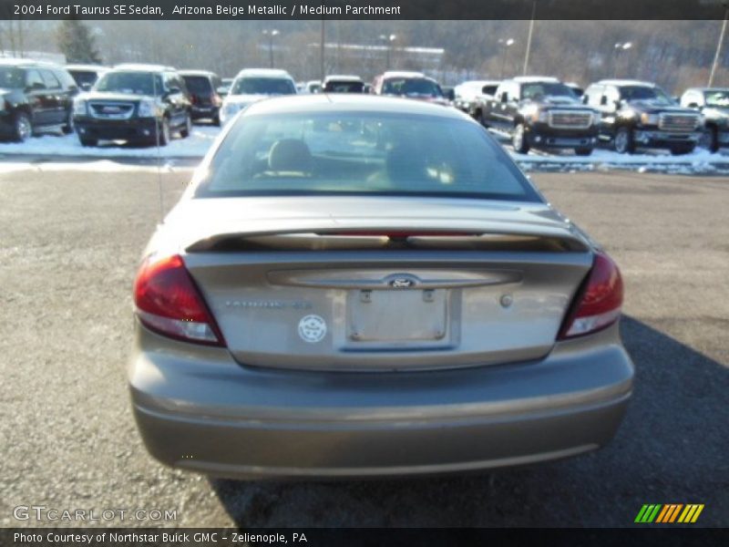 Arizona Beige Metallic / Medium Parchment 2004 Ford Taurus SE Sedan