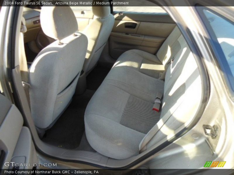 Arizona Beige Metallic / Medium Parchment 2004 Ford Taurus SE Sedan