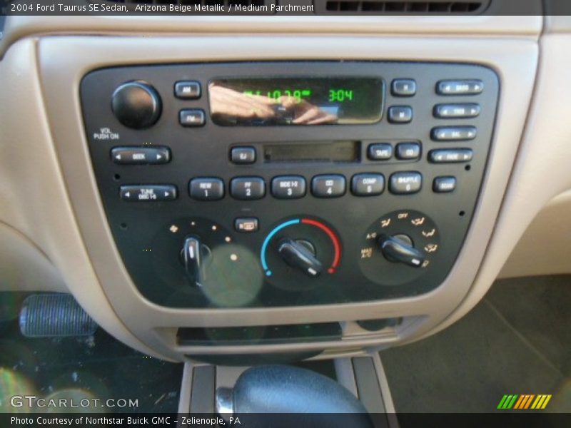 Arizona Beige Metallic / Medium Parchment 2004 Ford Taurus SE Sedan