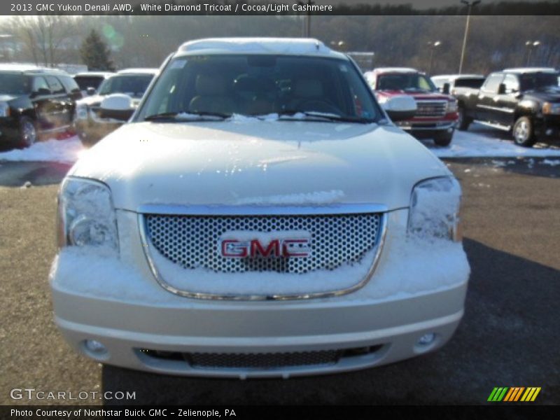 White Diamond Tricoat / Cocoa/Light Cashmere 2013 GMC Yukon Denali AWD