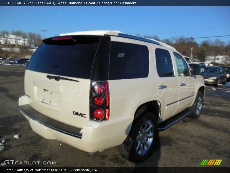 White Diamond Tricoat / Cocoa/Light Cashmere 2013 GMC Yukon Denali AWD