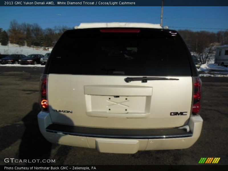 White Diamond Tricoat / Cocoa/Light Cashmere 2013 GMC Yukon Denali AWD