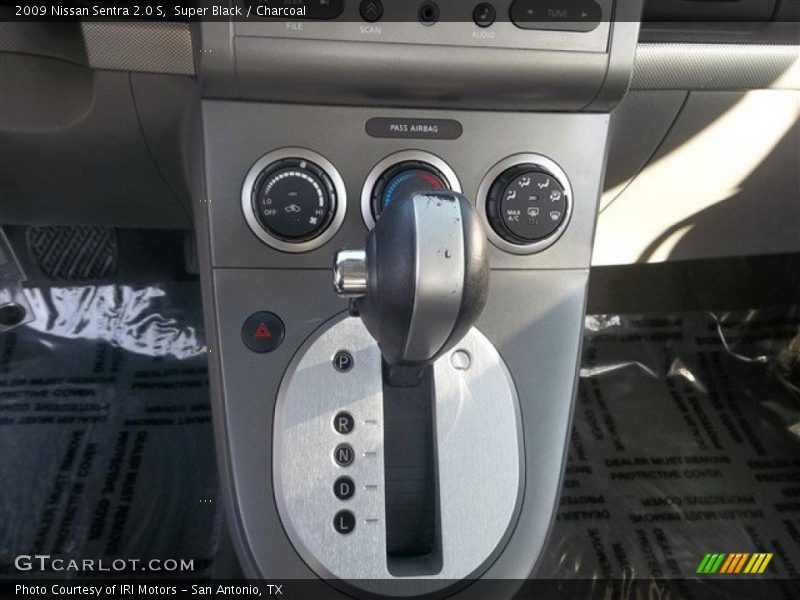 Super Black / Charcoal 2009 Nissan Sentra 2.0 S