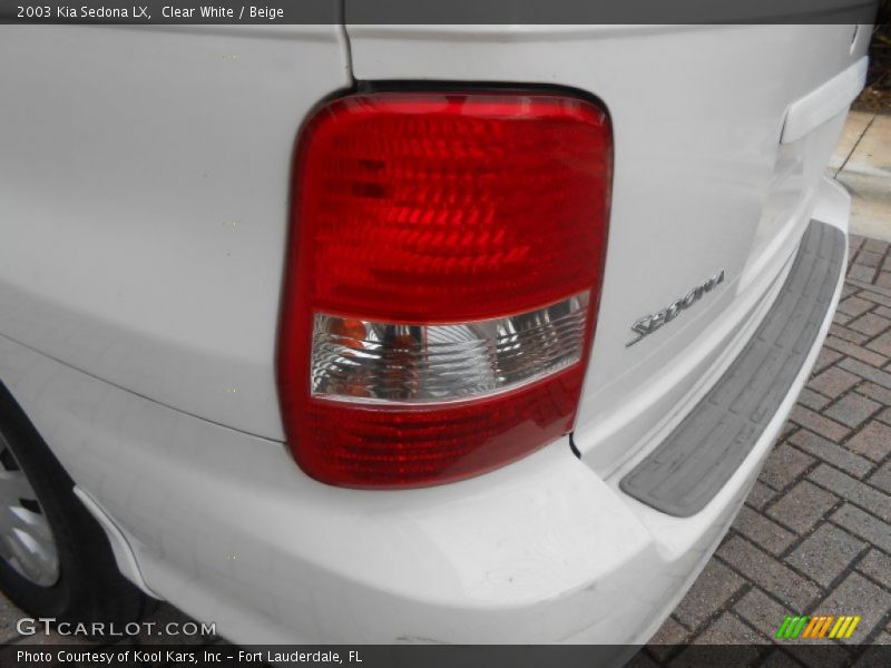 Clear White / Beige 2003 Kia Sedona LX