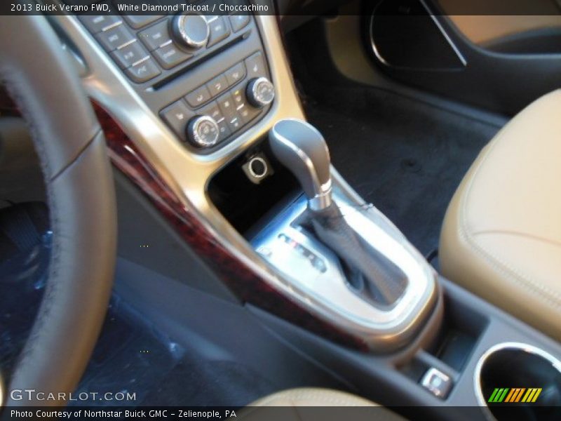 White Diamond Tricoat / Choccachino 2013 Buick Verano FWD