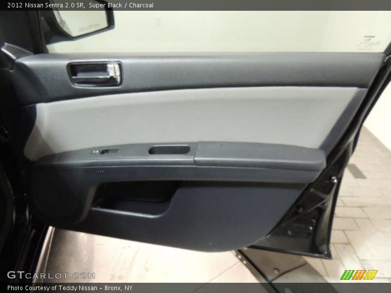 Super Black / Charcoal 2012 Nissan Sentra 2.0 SR