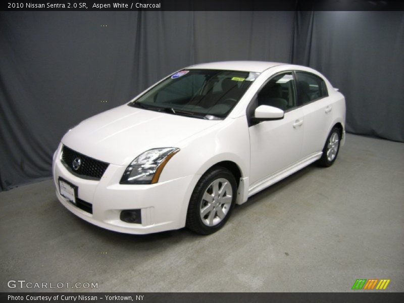 Aspen White / Charcoal 2010 Nissan Sentra 2.0 SR