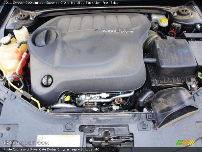 Sapphire Crystal Metallic / Black/Light Frost Beige 2011 Chrysler 200 Limited