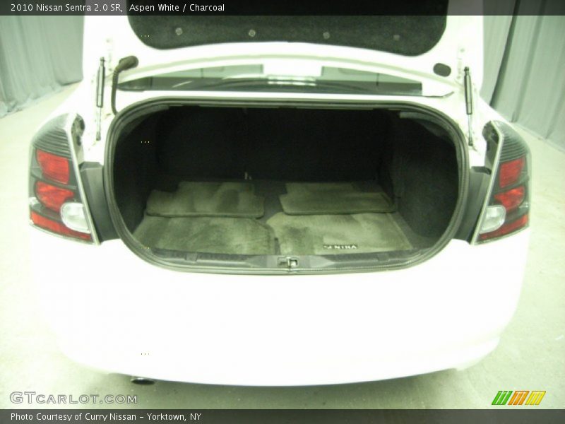 Aspen White / Charcoal 2010 Nissan Sentra 2.0 SR